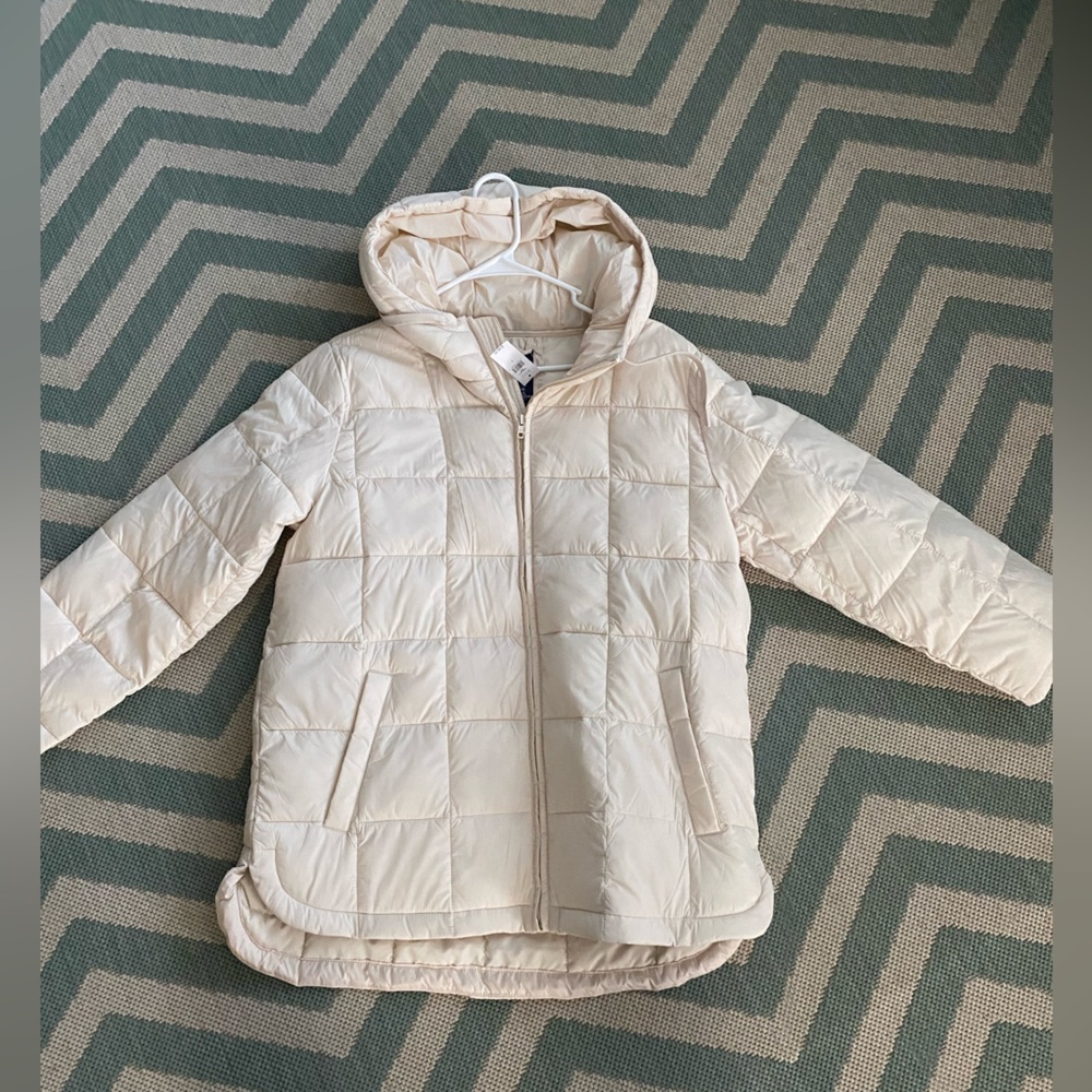 Gap ivory down jacket in size L, brand new with tags.